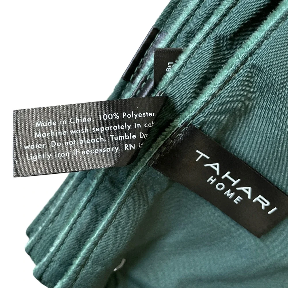 Tahari Green Velvet Velour Placemats Set of 4 Christmas Holiday 13x18 New
